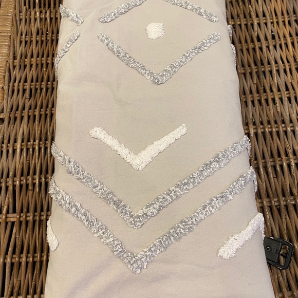 New Urban Outfitters Bomi Tufted Duvet Cover - Picture 7 of 7